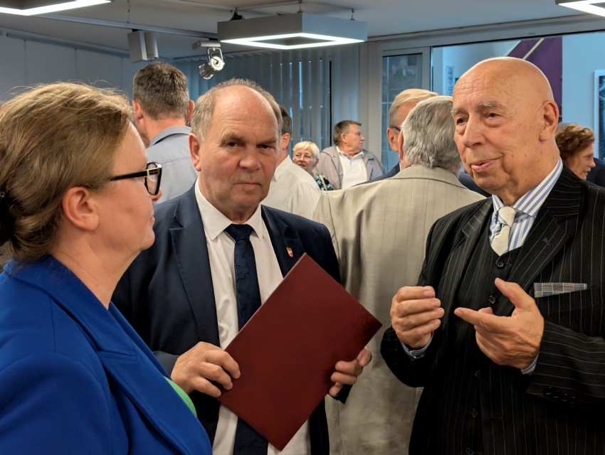 "Igrając ze słońcem" czyli wystawa prac plastycznych Jerzego Springera, fot. Waldemar Kaiser