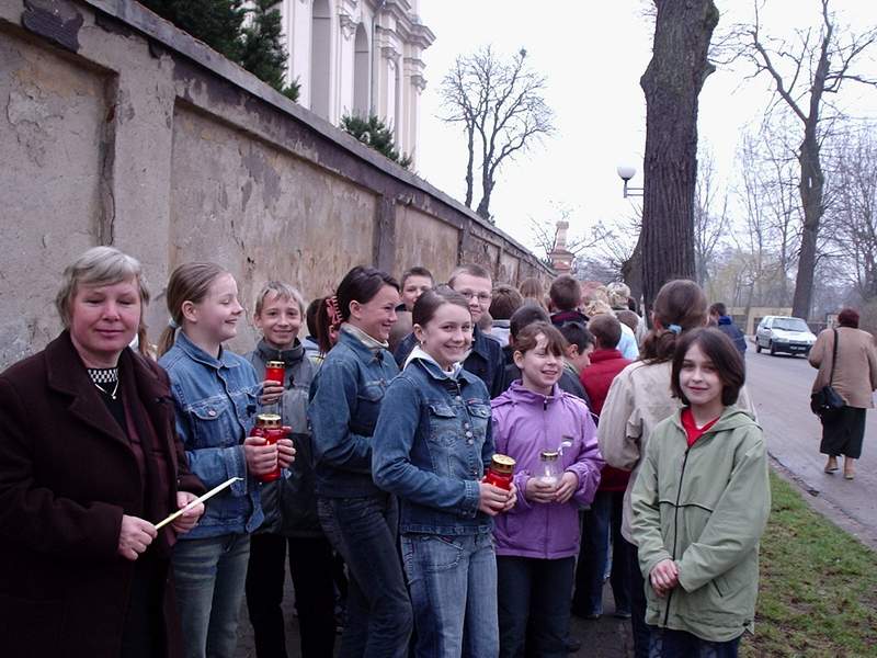 Trójkowe pożegnanie Jana Pawła II w 2005 roku w kościele NMP w Wągrowcu, fot. Waldemar Kaiser