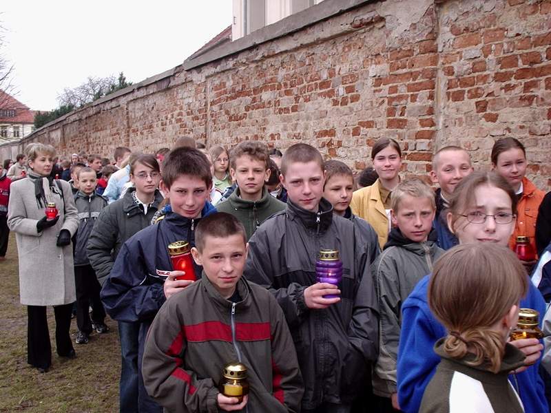 Trójkowe pożegnanie Jana Pawła II w 2005 roku w kościele NMP w Wągrowcu, fot. Waldemar Kaiser