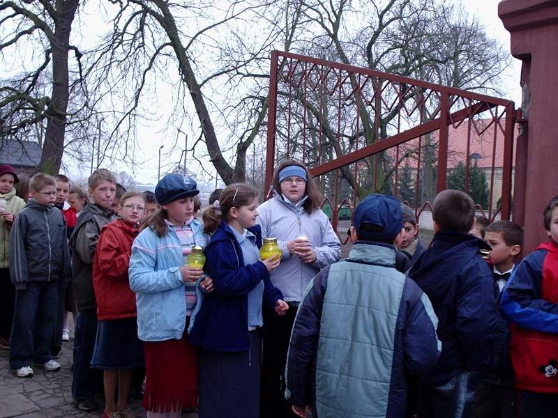 Trójkowe pożegnanie Jana Pawła II w 2005 roku w kościele NMP w Wągrowcu, fot. Waldemar Kaiser