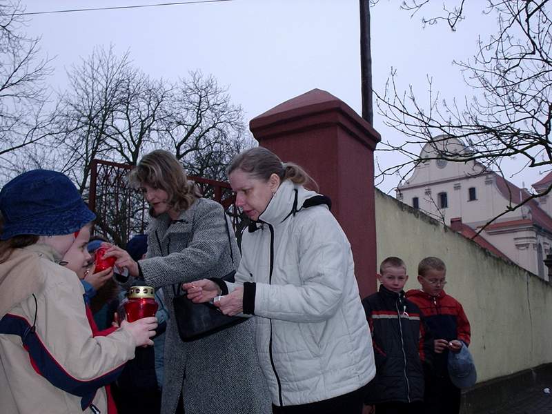 Trójkowe pożegnanie Jana Pawła II w 2005 roku w kościele NMP w Wągrowcu, fot. Waldemar Kaiser