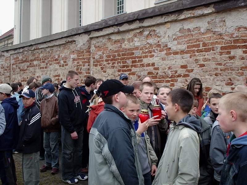 Trójkowe pożegnanie Jana Pawła II w 2005 roku w kościele NMP w Wągrowcu, fot. Waldemar Kaiser